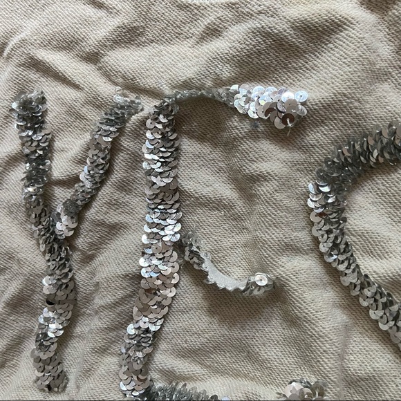 Cute sequinned sweater “YES” - Picture 4 of 5